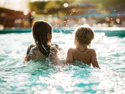 50 frases de piscina para mergulhar nas águas azuis e relaxar